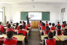 县三小：上好文明礼仪开学第一课图片