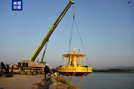 广西首个海洋浮标地震观测站在北部湾海域布放图片