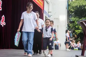 （社会）重庆6岁脑瘫女孩豆豆上学了图片
