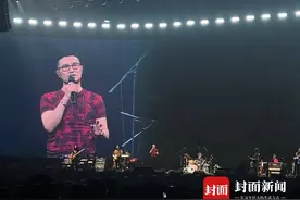 演唱会让观众一起摇摆，汪峰为何一直有“怒放的生命”？丨文化观察图片