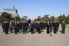 市中区举办“赓续·2025·清明祭英烈”主题实践活动图片