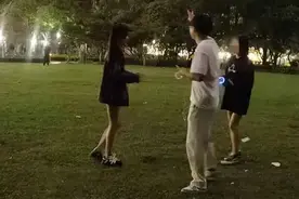 最流行的线下社交游戏，上海小年轻在公园里玩起“猫捉老鼠”视频封面
