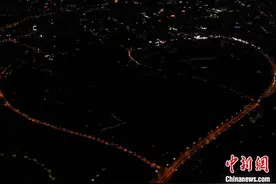安徽合肥：市民打卡浪漫“心形公路”图片