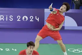 少年初识愁滋味 “梁王”获羽毛球男双亚军图片