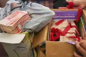 1000公里紧急拦截！王阿姨的100万元现金保住了！图片
