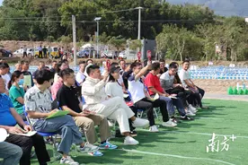 菜园里搞“竞拍会”，恩平米仓共富菜园探索万企兴万村新路图片