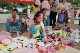 武威市举行“红领巾爱祖国爱家乡”公益集市活动图片