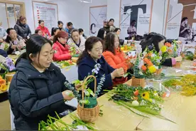 “‘花’点时间，献给最美的你”——东城街道水中社区开展“三八”妇女节插花活动图片