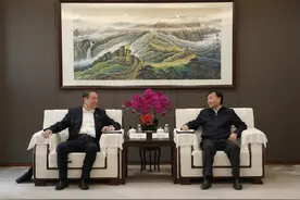 中储粮集团公司邓亦武董事长会见中国农发集团董事长孔繁新一行图片