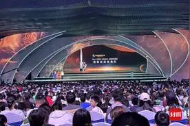 第81届世界科幻大会“雨果奖”在成都颁发 中国深圳90后科幻作家海漄等人获奖图片