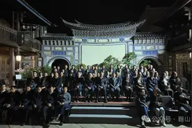 【清廉巍山建设】巍山县组织领导干部观看沉浸式警示教育庭院实景话剧《抉择》图片
