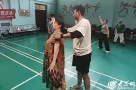 东昌府区古楼街道名人苑社区开展“舞动人生 乐享生活”舞蹈交流活动图片