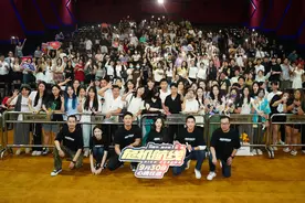 国庆档电影《危机航线》广州路演，现场观众隔空祝刘德华生日快乐图片