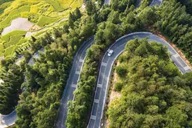贵州从江：乡村公路秋色美图片