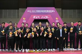 遗憾！上海女排连续三年与冠军失之交臂，老将泪洒赛场难言告别图片