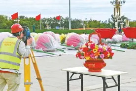 预计10天后完工，天安门广场巨型花篮处处彰显和平愿景图片