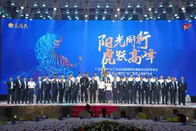 广东东阳光男篮举行新赛季出征仪式，主帅杜锋：“期待队伍打出自己的特点”图片