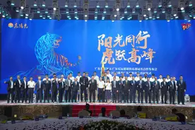 广东东阳光男篮举行新赛季出征仪式，主帅杜锋：“期待队伍打出自己的特点”图片