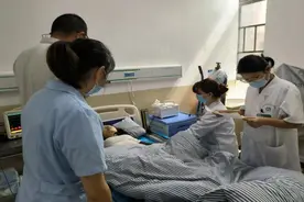 上课时腹痛到休克！医疗集团无缝衔接紧急救援助女教师转危为安图片