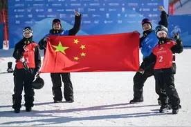 亚冬会︱单板滑雪大跳台 中国队包揽男子和女子冠亚军图片