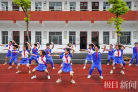 捐建爱心书屋，公益课堂开讲！跃莱爱心团队一直在公益助学的路上图片