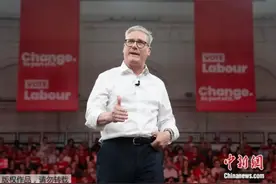 英国新首相：“草根”出身，爱踢足球的“全能中场”，周五不加班的“顾家男人”图片