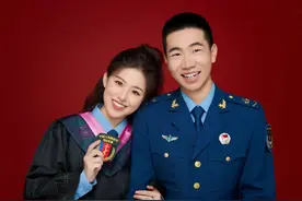 退役军人送新婚妻子参军，他们的故事太酷啦图片