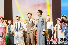 大型沉浸式影像舞台剧《百年梦想 武汉力量》首演图片
