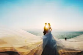 婚纱照销毁师：9个月销毁450套，有“千刀万剐”也有破镜重圆图片
