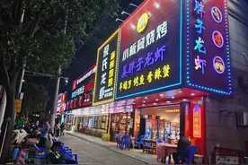 上海一小区居民苦不堪言！后厨距居民楼不到10米！油烟异味噪声苦不堪言……图片