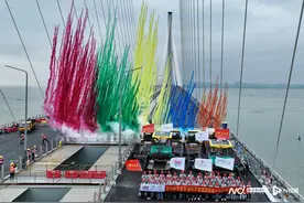 粤超级工程又创世界纪录！黄茅海跨海通道沥青铺装完成图片
