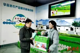 他与“华容稻”一“网”情深图片