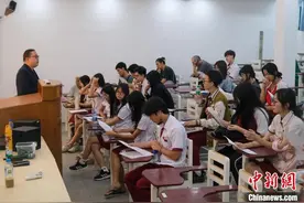 缅甸震区直击：曼德勒华校的一场特殊考试图片