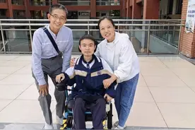 活不过18岁？19岁坚强少年“不信命”！坐轮椅完成“高考梦”图片