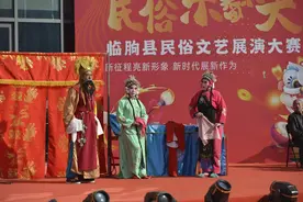 潍坊临朐：山乡里走出戏剧团图片