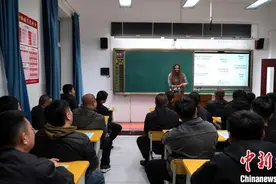 黑龙江同江：汉语俄语随时切换 500余的哥的姐双语服务图片
