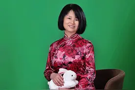 女画家申锐丽的“葡萄园”图片