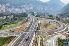 武陵山区又添一条高速公路大通道图片