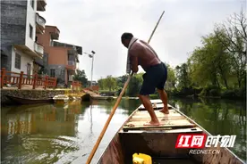 江永：七旬无手老人身残志坚 耕耘美好生活图片