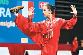 15岁中国小将邓智瑄当选国际武联2024年度运动员图片