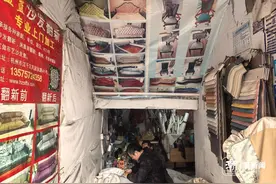 旧沙发经他手后焕然一新，藏在杭州街头的宝藏小店店主：靠手艺吃饭，踏实图片