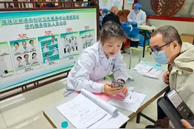 血糖远程监测落地社区，“智能化”如何更“适老化”？图片