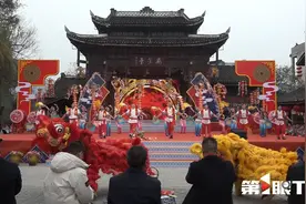 “民星”登台 “村晚”亮相 让城乡被更多人“看见”图片