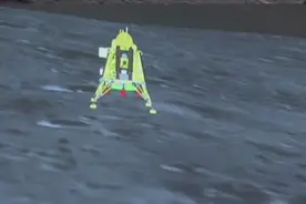 印度首次成功登月！“月船3号”探测器着陆月球南极附近视频封面