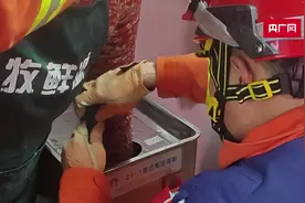 女子手被卷入绞肉机卡住  徐州消防成功破拆救援图片