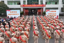 踏征程，赴军营！湖南新邵县举行2025年上半年新兵入伍欢送仪式图片