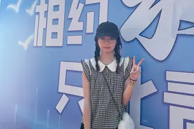 拥有70余万粉丝，在首届大学生开学典礼上放声高歌的原来是她图片