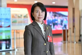 两会追“新”记丨省政协委员王旭：让居民能消费、敢消费、愿消费，四方面激活经济发展“主引擎”图片