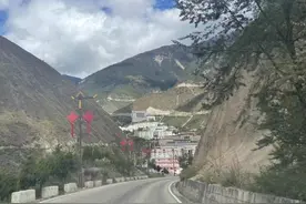 云南维西县叶枝镇划入邻县德钦，为德钦新县城搬迁选址地图片