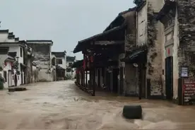 徽州古村唐模洪水退去后，村民生活已基本恢复正常图片